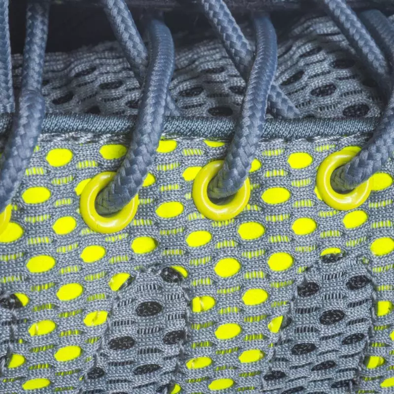 Keunggulan Sepatu Berbahan Mesh